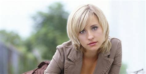 allison mack desnuda|La actriz Allison Mack sale antes de prisión tras ser。